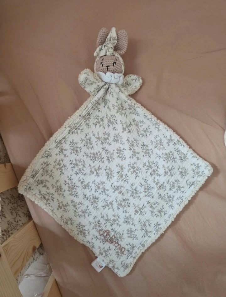 commande personnalisée — création sur mesure "doudou Lapin" (Copie)